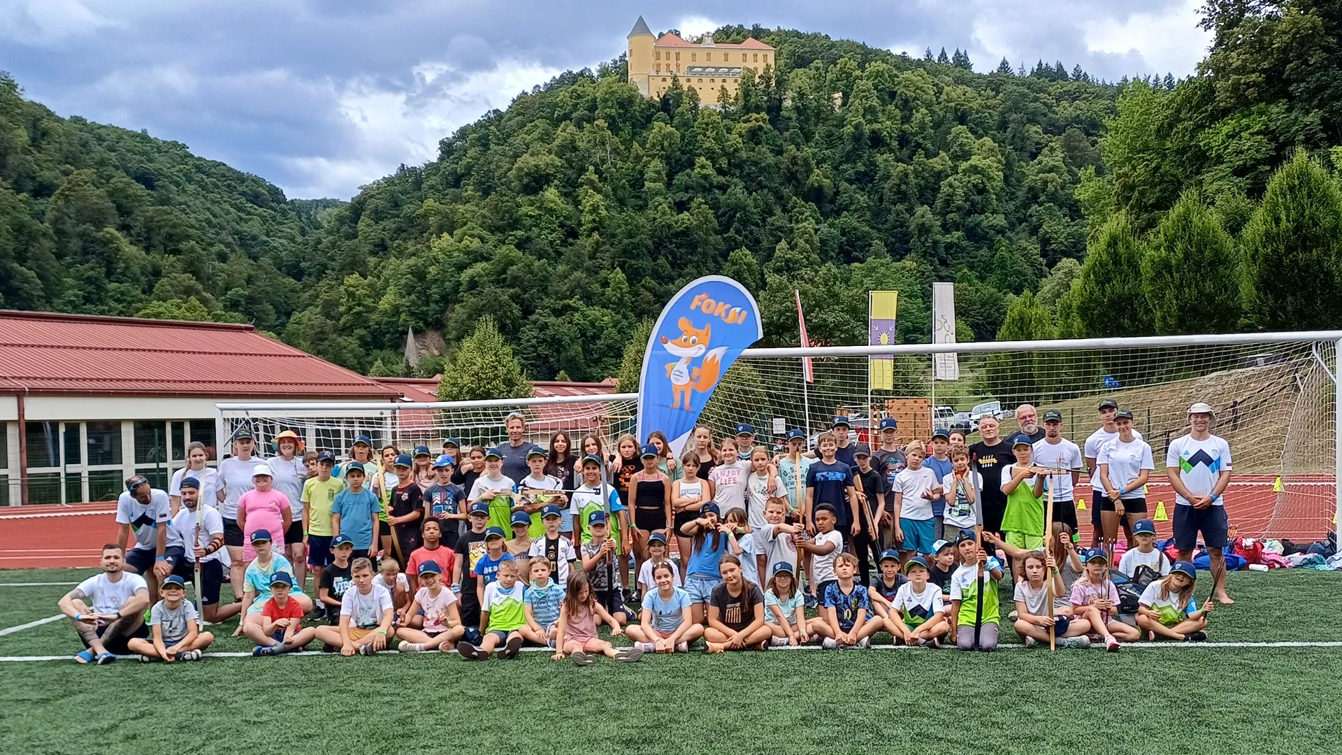 Športni tabor na nogometnem igrišču